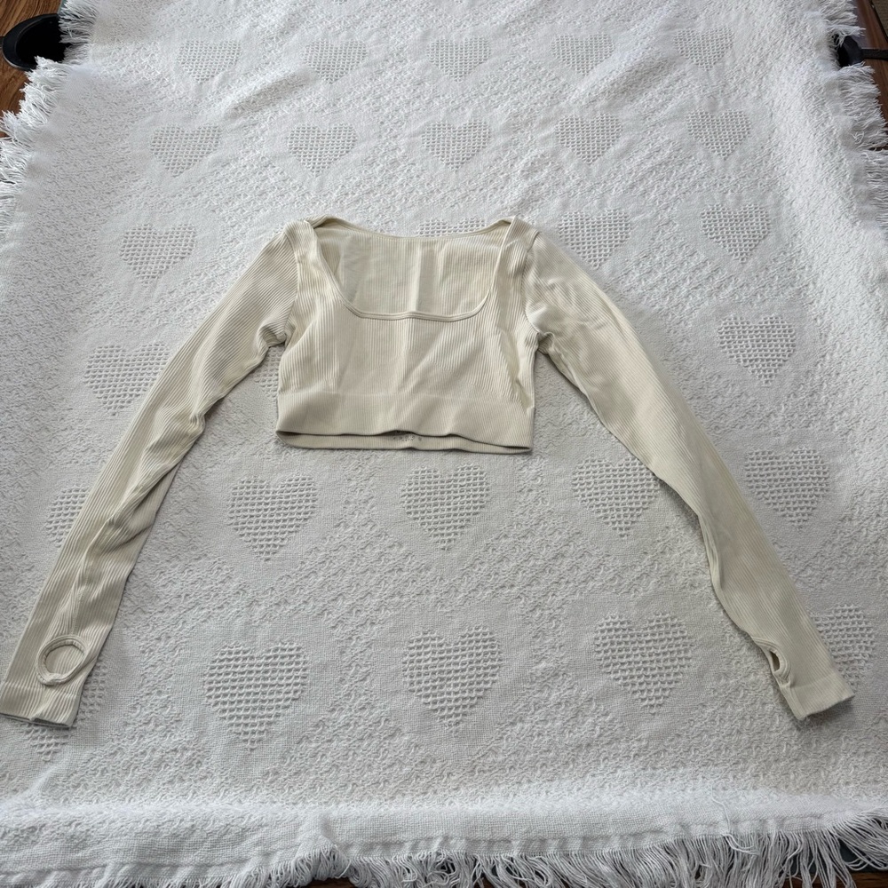 OQQ Cream Ribbed Cropped Long Sleeve (M)